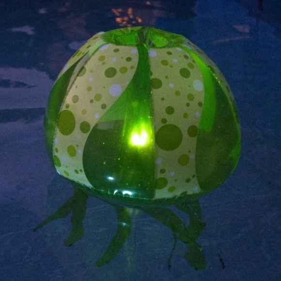 Jellyfish Pool Lights Inflatable Floating Multicolor Lanterns 2 Pack - Picture 4 of 10